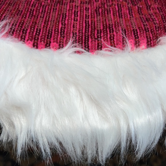 New Table Top Tree Skirt - Picture 7 of 8